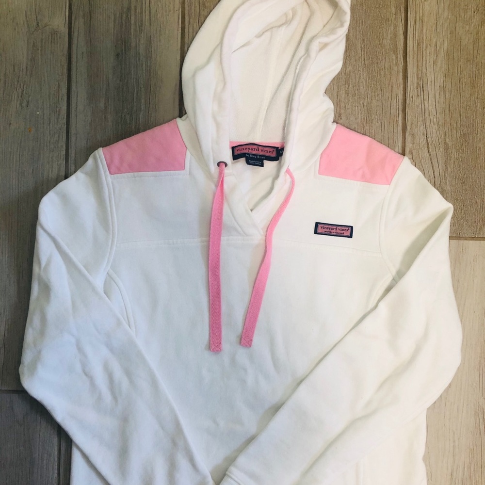 PRICE LOWERED Vineyard vine  size medium